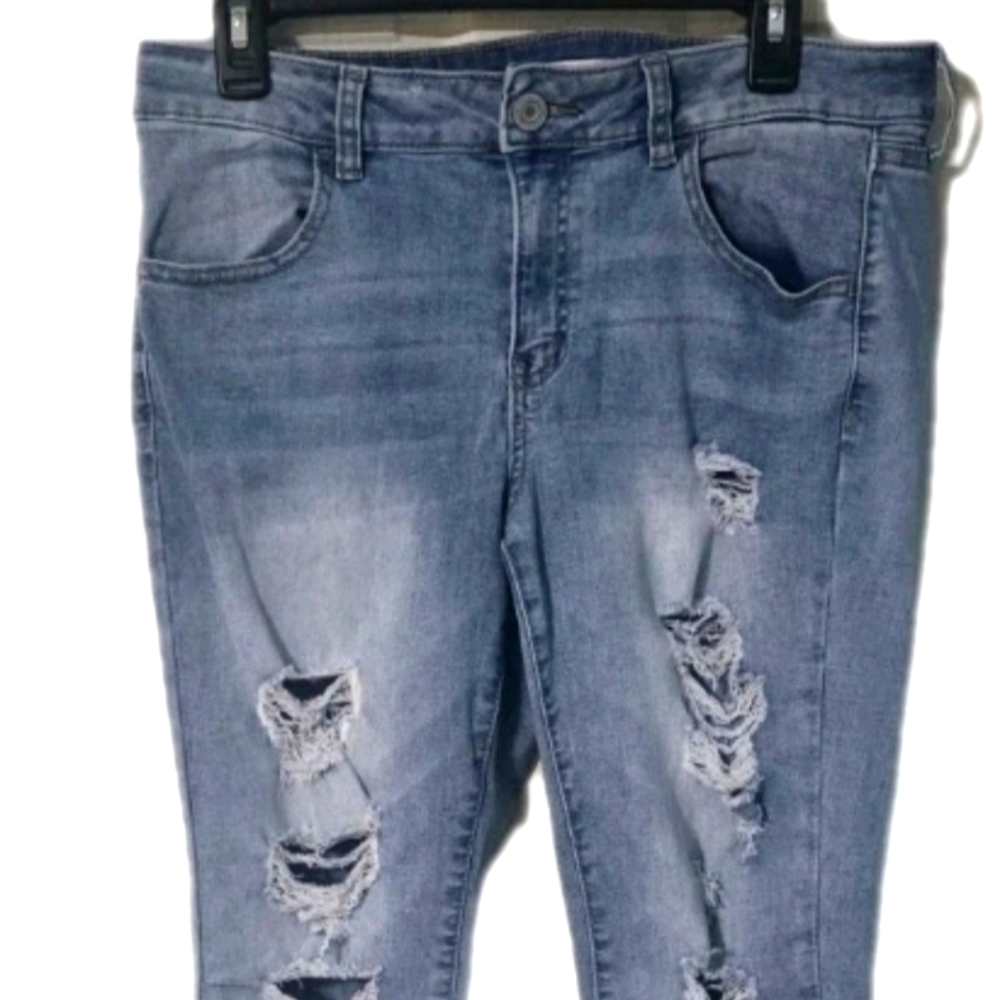 NWOT Distressed Jeans 15/32W